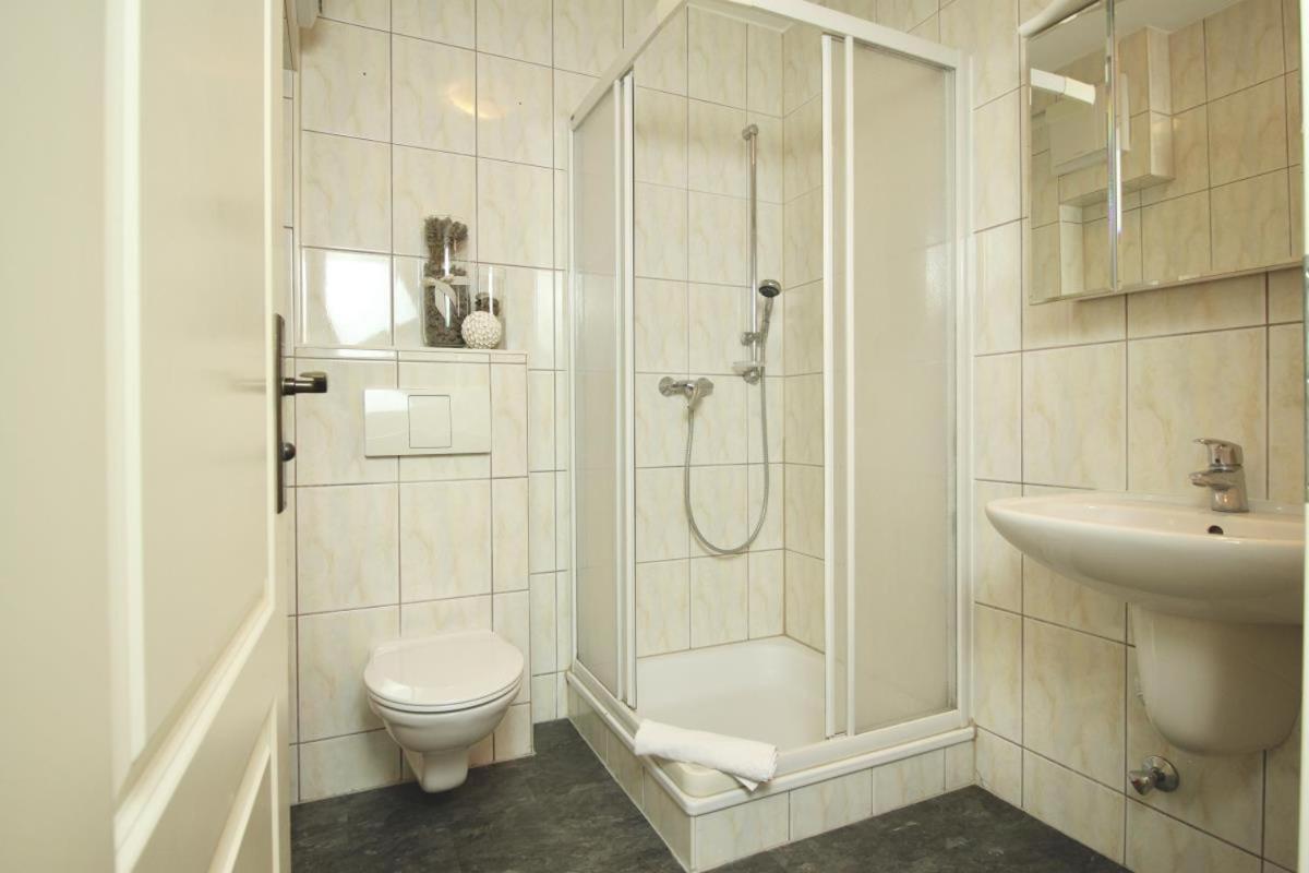 Apartment Ferienhaus Am Yachthafen, Duene